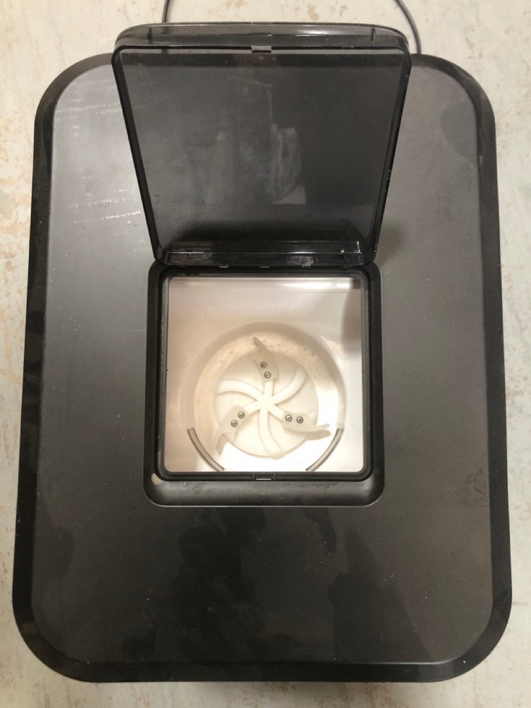 John Pye Auctions ELECTRIQ COUNTERTOP ICE MAKER WITH ICE CRUSHER