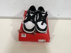 NIKE DUNK LOW RETRO TRAINERS WHITE/BLACK SIZE 9.5