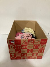 BOX OF ASSORTED KIDS CLOTHING TO INCLUDE DISNEY BABY TOP WHITE WITH CHARACTERS SIZE 3-6MTHS