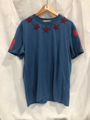 GIVENCHY STARS NECKLINE T-SHIRT BLUE WITH RED STARS SIZE XL RRP- £325