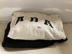 2 X ASSORTED CLOTHING TO INCLUDE NIKE HOODIE BLACK WITH AIR MAX NIKE LOGO SIZE LG