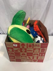 BOX OF ASSORTED KIDS TOYS TO INCLUDE PRO STRIKER FOOTBALL WHITE/NAVY