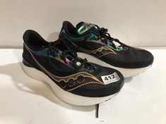 SAUCONY ENDORPHIN PRO 3 TRAINERS BLACK/GOLD SIZE 10 RRP- £231