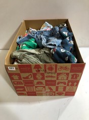 BOX OF ASSORTED KIDS CLOTHING TO INCLUDE NEXT DENIM SHORTS BLUE STONEWASH SIZE 7YRS