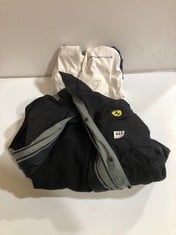 2 X ASSORTED JACKETS TO INCLUDE FERRARI REMOVABLE FLEECE LINED JACKET BLACK/GREY SIZE LG