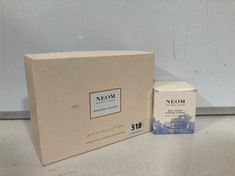 2 X ASSORTED NEOM SCENTED CANDLES TO INCLUDE WELLBEING COCOON SCENTED CANDLE, PILLOW MIST & REED DIFFUSER SET