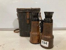 A LARGE PAIR OF EARLY 20TH CENTURY FIELD GLASSES AND CASE