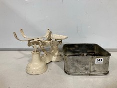 AN ANTIQUE SET OF KITCHEN SCALES AND WEIGHTS