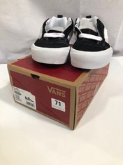 VANS KNU SKOOL ADULTS TRAINERS IN BLACK/TRUE WHITE - UK 7