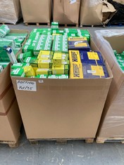 PALLET OF ASSORTED CAR PARTS TO INCLUDE MANN FILTER - FUEL FILTER WK 6013 (KERBSIDE PALLET DELIVERY)