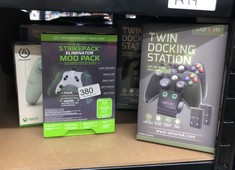 QUANTITY OF ITEMS TO INCLUDE VENOM XBOX 360 TWIN DOCKING STATION WITH 2 X RECHARGEABLE BATTERY PACKS , XBOX 360 : LOCATION - C