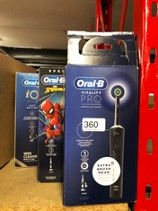 QUANTITY OF ITEMS TO INCLUDE ORAL-B PRO KIDS ELECTRIC TOOTHBRUSH, 1 TOOTHBRUSH HEAD, X4 SPIDERMAN STICKERS, 1 TRAVEL CASE, 2 MODES WITH KID-FRIENDLY SENSITIVE MODE, FOR AGES 3+, 2 PIN UK PLUG, BLUE: