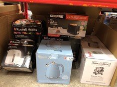 QUANTITY OF ITEMS TO INCLUDE RUSSELL HOBBS ELECTRIC 0.85L TRAVEL KETTLE, SMALL & COMPACT, DUAL VOLTAGE, IDEAL FOR ABROAD/CARAVAN/CAMPING, INC 2 CUPS & SPOONS, REMOVABLE WASHABLE ANTI-SCALE FILTER, WA