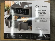 SUR LA TABLE DIGITAL AIR FRYER DUAL GREY BASKET 10.4L WITH REMOVABLE SEPARATOR, NON-STICK CRISPER TRAY.: LOCATION - F RACK