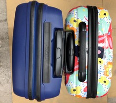 QUANTITY OF ITEMS TO INCLUDE AMERICAN TOURISTER FLORAL SUITCASE - MEDIUM : LOCATION - G RACK