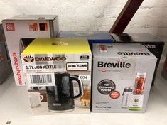 QUANTITY OF ITEMS TO INCLUDE BREVILLE BLEND ACTIVE PERSONAL BLENDER & SMOOTHIE MAKER | 350W | 2 PORTABLE BLEND ACTIVE BOTTLES (600ML) | LEAK PROOF LIDS | WHITE & GREEN [VBL246]: LOCATION - G RACK