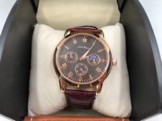 MENS LA BANUS WATCH - GOLD COLOUR CASE - LEATHER STRAP - GIFT BOX : LOCATION - A RACK