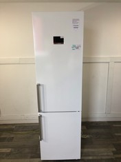 BOSCH SERIE 6 WHITE FREE STANDING FRIDGE FREEZER MODEL KGN39AWCTG RRP £899: LOCATION - FRONT FLOOR(COLLECTION OR OPTIONAL DELIVERY AVAILABLE)