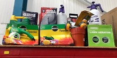 QTY OF ASSORTED GARDEN ITEMS TO INCLUDE SPEAR AND JACKSON 5L PRESSURE SPRAYER: LOCATION - A RACK(COLLECTION OR OPTIONAL DELIVERY AVAILABLE)