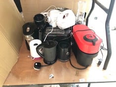 QUANTITY OF ASSORTED KITCHEN ITEMS TO INCLUDE NESPRESSO COFFEE MACHINE: LOCATION - BACK TABLES(COLLECTION OR OPTIONAL DELIVERY AVAILABLE)