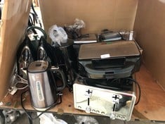 QUANTITY OF ASSORTED HOME ITEMS TO INCLUDE SALTER 4 PIECE TOASTER: LOCATION - BACK TABLES(COLLECTION OR OPTIONAL DELIVERY AVAILABLE)