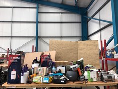 QUANTITY OF ASSORTED GARDEN ITEMS TO INCLUDE SPEAR & JACKSON 5L PRESSURE WASHER: LOCATION - BACK TABLES(COLLECTION OR OPTIONAL DELIVERY AVAILABLE)