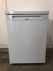 MIELE K4003D FREESTANDING UNDER COUNTER FRIDGE RRP £698:: LOCATION - PHOTO BOOTH(COLLECTION OR OPTIONAL DELIVERY AVAILABLE)