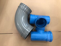 PALLET OF PLUMBING ITEMS TO INCLUDE ASSORTED PLASTIC PIPES: LOCATION - MIDDLE FLOOR(COLLECTION OR OPTIONAL DELIVERY AVAILABLE)