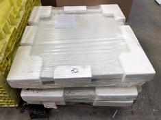 PALLET OF PLUMBING ITEMS TO INCLUDE SIMPLICITY L5058 900 QUAD LP SHOWER TRAY: LOCATION - MIDDLE FLOOR(COLLECTION OR OPTIONAL DELIVERY AVAILABLE)