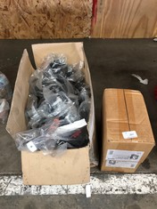 QUANTITY OF ASSORTED PLUMBING ITEMS TO INCLUDE HONEYWELL TWO PORT ZONE VALVE: LOCATION - SIDE RACK(COLLECTION OR OPTIONAL DELIVERY AVAILABLE)