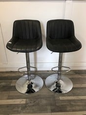 2X LEATHER SWIVEL BAR STOOLS: LOCATION - FRONT FLOOR(COLLECTION OR OPTIONAL DELIVERY AVAILABLE)