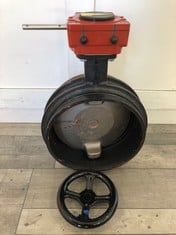 VIC-GRV 323.9 300G BUTTERFLY VALVE 300 RRP £925: LOCATION - FRONT FLOOR(COLLECTION OR OPTIONAL DELIVERY AVAILABLE)