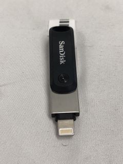 X8 ASSORTED STORAGE DEVICES TO INCLUDE SANDISK 64GB IXPAND FLASH DRIVE WITH TYPE A AND LIGHTNING CONNECTION.  [JPTE61952]: LOCATION - Q1