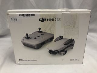 DJI MINI 2 SE DRONE: MODEL NO RC231 (SMASHED / SALVAGE / SPARES)  [JPTE61927]: LOCATION - Q2