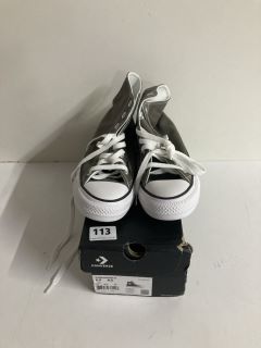 CONVERSE SHOES - SIZE: 6.5