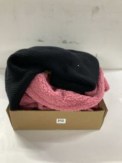 BOX OF ASSORTED WOMEN'S CLOTHING (ASSORTED SIZES)