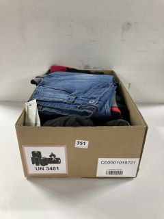 BOX OF ASSORTED WOMEN'S CLOTHING (ASSORTED SIZES)