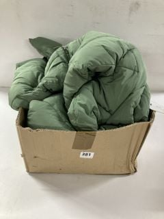 BOX OF ASSORTED MEN'S CLOTHING (ASSORTED SIZES)