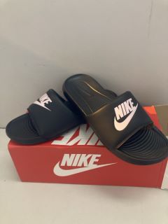 NIKE W NIKE VICTORI ONE SLIDE UK SIZE: 8.5