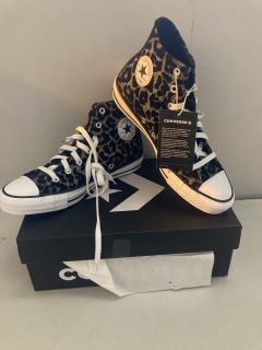 CONVERSE HIGHTOP UK SIZE: 5.5