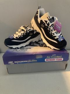 SKECHERS WITH AIR COOLED MEMORY FOAM TRAINERS UK SIZE: 7