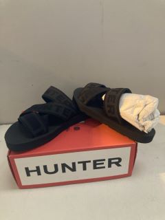 HUNTER WOMEN'S LOGO ELASTIC CROSSOVER SLIDE UK SIZE: 6