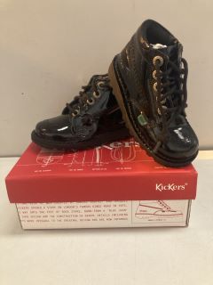 KICKER KICK HI ZIP PATL UK SIZE: 10 YOUNGER