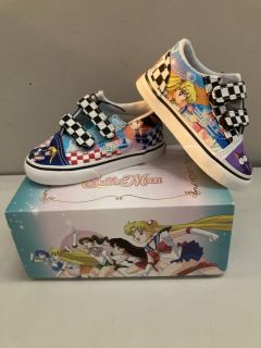 VANS SAILOR MOON OLD SKOOL V UK SZE: 6.5