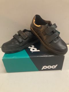 POD CALLUM UK SIZE: 2