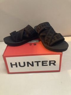 HUNTER WOMEN'S LOGO ELASTIC CROSSOVER SLIDE UK SIZE: 7