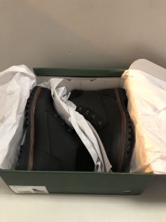 BARBOUR FOOTWEAR BOOTS UK SIZE: 10