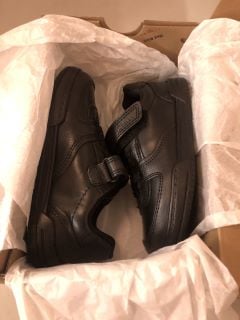 CLARKS BLACK PATENT UK SIZE: 8.5 YOUNGER