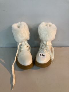 RIVER ISLAND CREME BOOTS UK SIZE: 12K