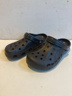 CROCS UK SIZE: 7